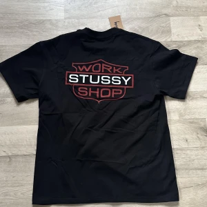 Stussy Workshop Tee - Helt ny Storlek S