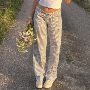 Sthlmstilen byxor - Säljer dessa skitsnygga cargo byxor från Designbysi! Har vikt ned kanten på bilderna