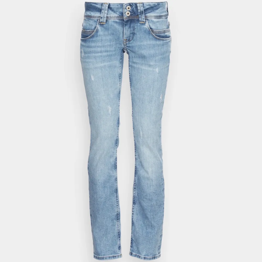 Jätte snygga jeans från Pepe Jeans! Modellen heter Venus, low rise straight leg! Inga slitningar ser ut som nya😇💗💗pris kan diskuteras, nypris:1100kr. Jeans & Byxor.