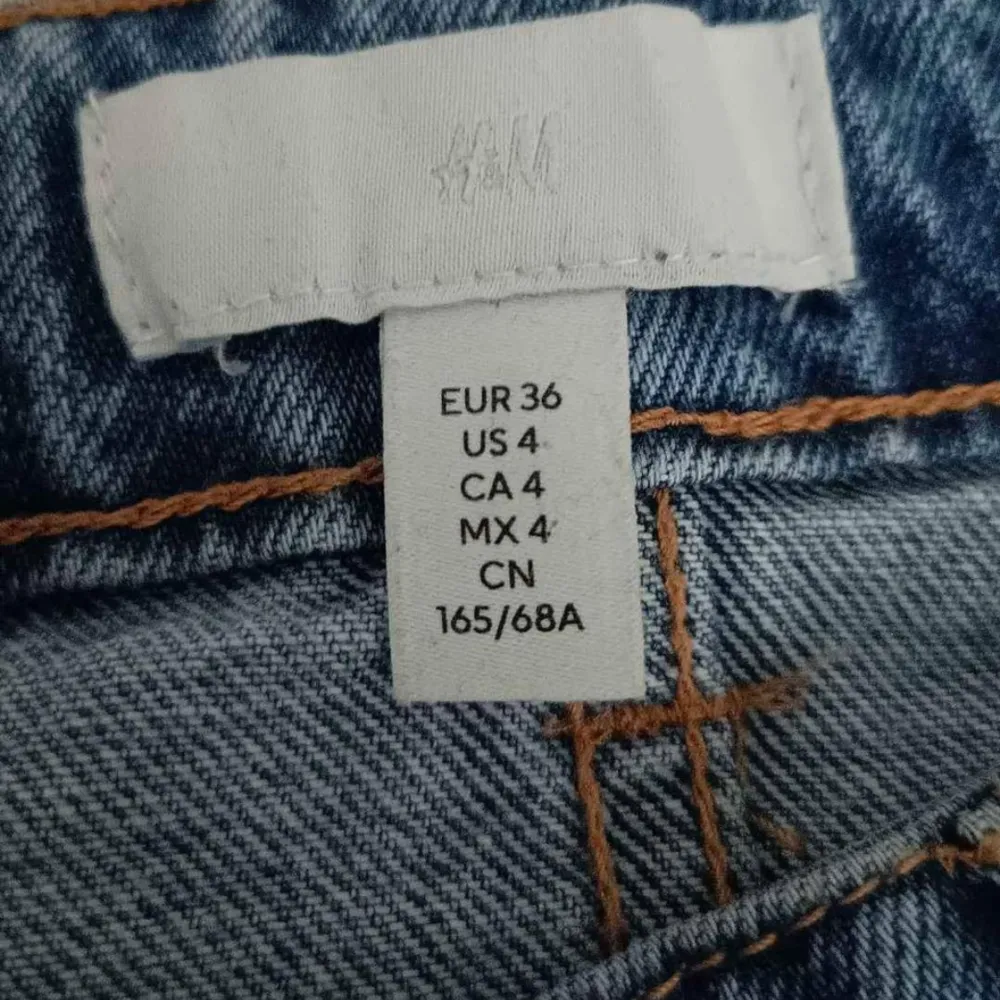 Baggy jeans ifrån h&m. Det storleken på sista bilden. Kan diskutera priset vid snabb affär🫶. Jeans & Byxor.