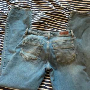 Säljer mina ltb jeans då dem inte kommer till användning, nypris är 899 mitt pris är 400 kr. Byxorna är nästintill oanvända och i mycket bra skick! ❤️