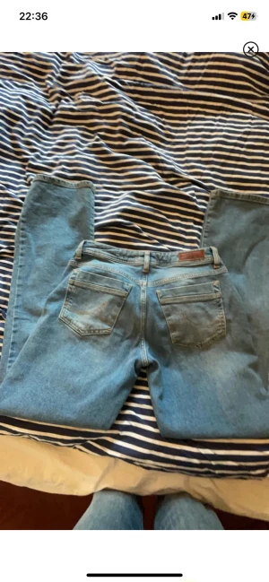 Ltb jeans - Säljer mina ltb jeans då dem inte kommer till användning, nypris är 899 mitt pris är 400 kr. Byxorna är nästintill oanvända och i mycket bra skick! ❤️