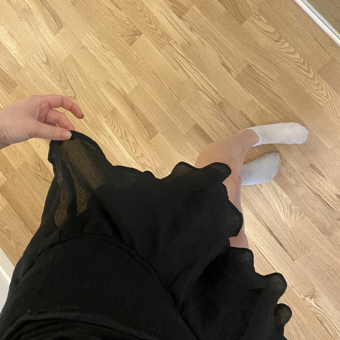 Svart volang kjol - 91