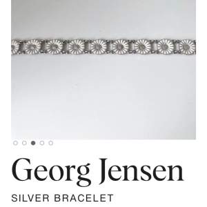 Ett Georg Jensen armband från Daisy kollektionen i silver (925). Har ej tillhörande ask men armbandet skickas i en enkel presentask.