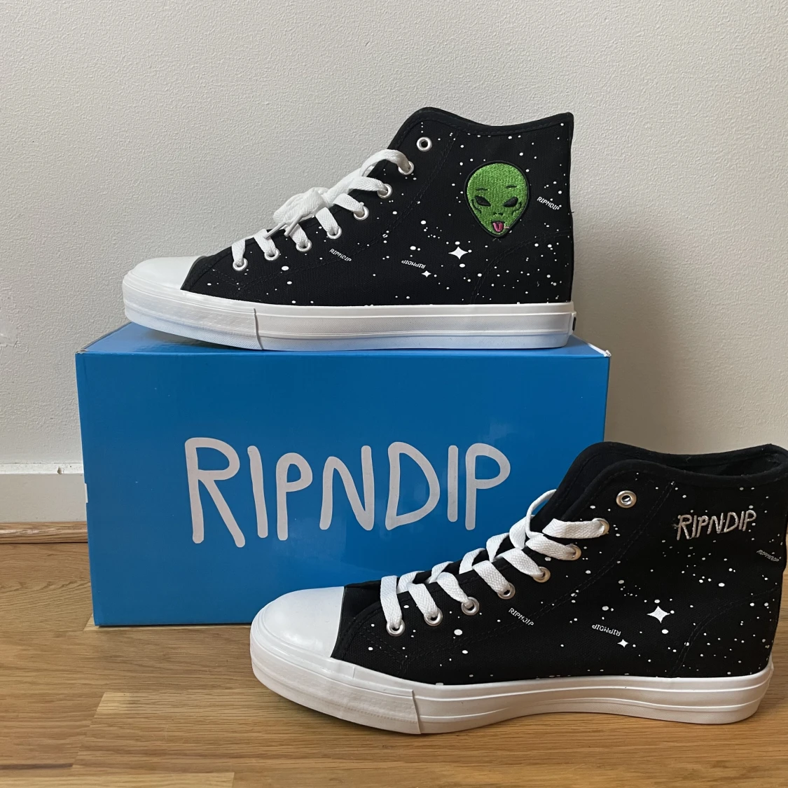 RIPNDIP ‘we out here’ skor