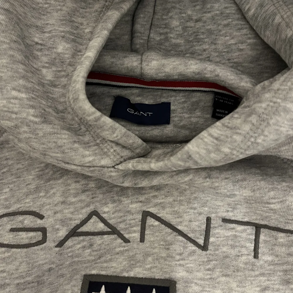 Gant hoodie storlek Xs ny pris 989kr. Hoodies.