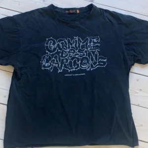 CDG x Undercover T shirt - Inte äkta men tvärfet Strl M