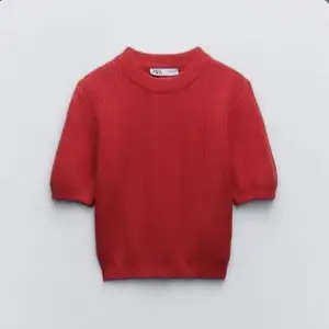 SÖKER röd stickad T-shirt 