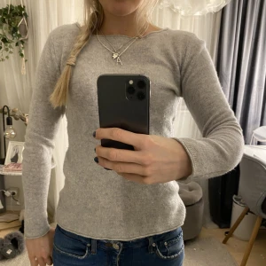 100% Kashmir tröja - Säljer denna supersköna tröjan i 100% kashmir💘💘superskick!