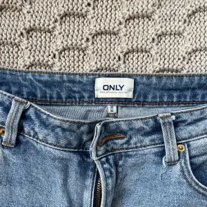 Jeans från Only. Fin skick, men använda. 