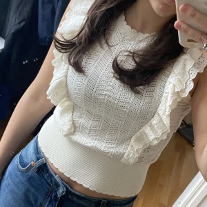 Topp från lindex - Jättesöt somrig topp som är använd ett fåtal gånger men inte kommit till användning. Orginalpris 400kr. Storlek xs men passar s