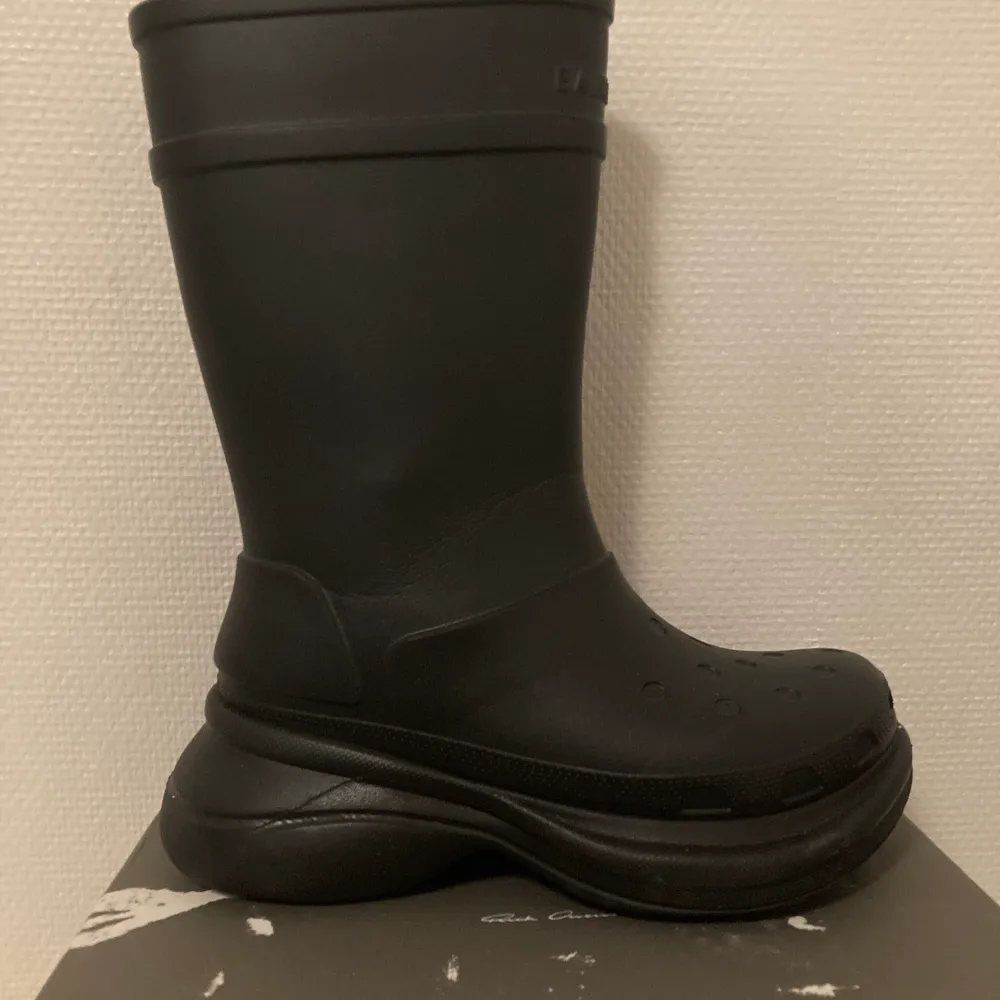 Balenciaga croc boots  As coola och unika  Bekväma  R3p . Skor.