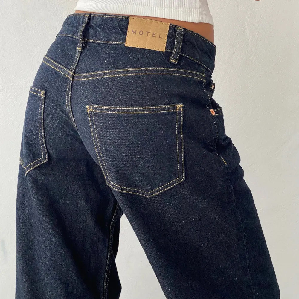 Helt nya Jeans från motel rocks!  Lågmidjade i raka/vid modell i färgen indigo. Stl 28/34 . Jeans & Byxor.