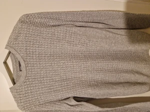 Tröja - Fin inte mycket använd , tjänt att ha den på sig .