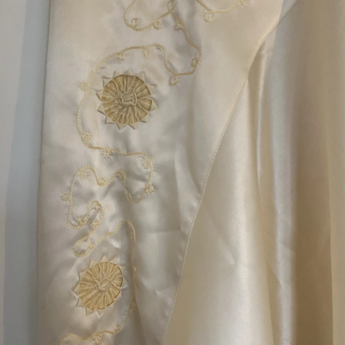 Fin medelång satinkjol - 91