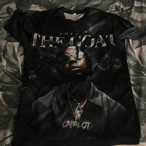 Polo g t shirt the goat -  Storlek L men känns som M