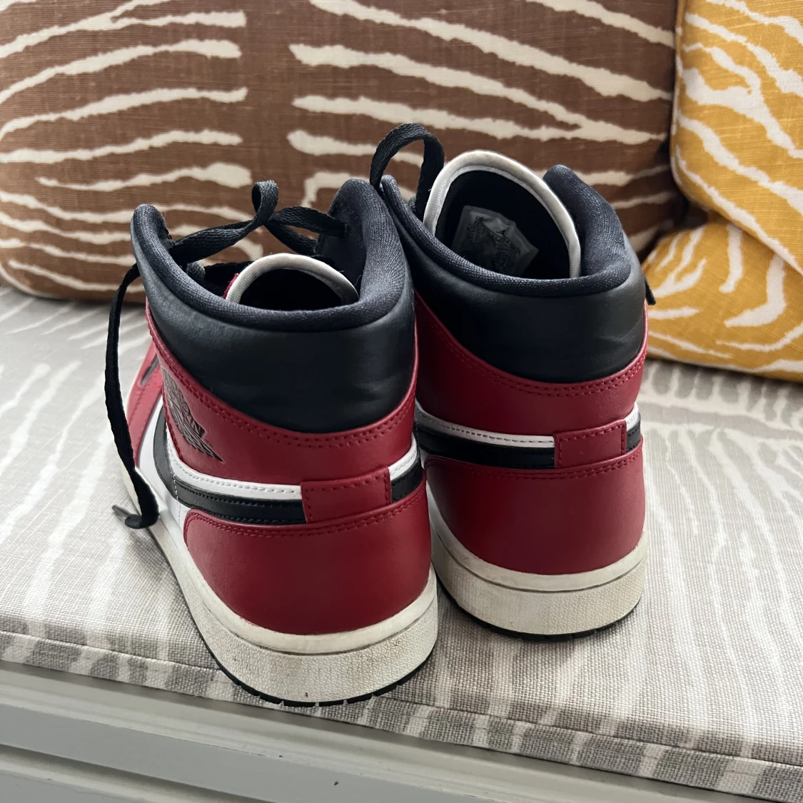 AIR JORDAN 1 MID CHICAGO BLACKTOE - 91