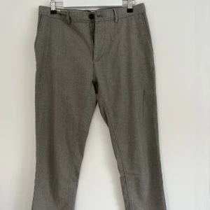 Kostymbyxor  - Fina kostymbyxor från Zara. Använda men ändå i fint skick. 