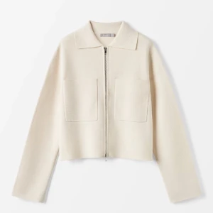 Åhlenskofta  - Jättefin kofta från Åhléns som e helt slutsåld, passar mig som brukar ha S 🤍