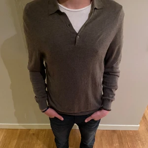 Bläck tröja - Säljer nu denna bläck tröjan då den inte passar mig längre, skick 10/10, ny pris”699kr”mitt pris”499kr”