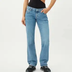 Weekday jeans i modellen arrow! Nyskick! Säljer pga för små för mig💙