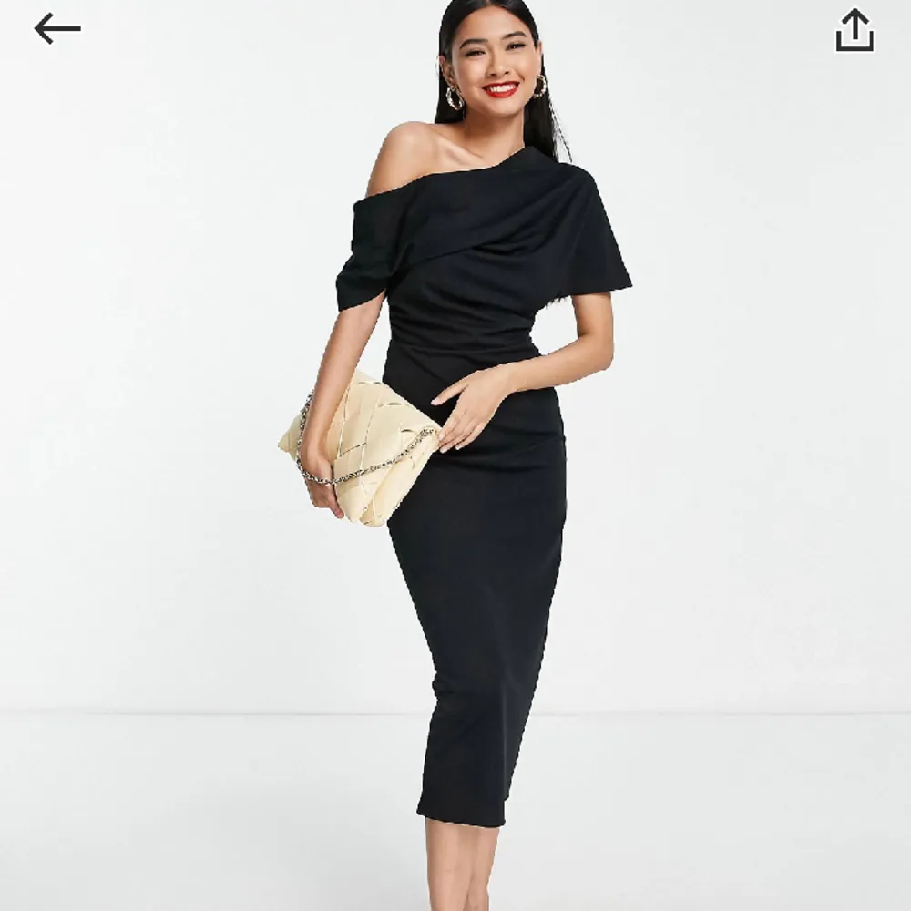 Helt oanvänd svart klänning från Asos Design! Så fin!!!. Klänningar.