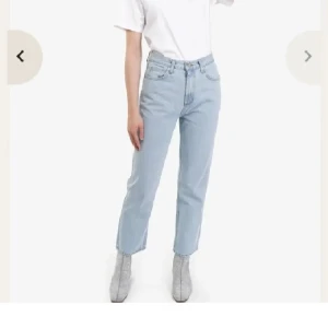 Ljusa jeans - Ljusa jeans från Amomemto   Nypris:1399:-