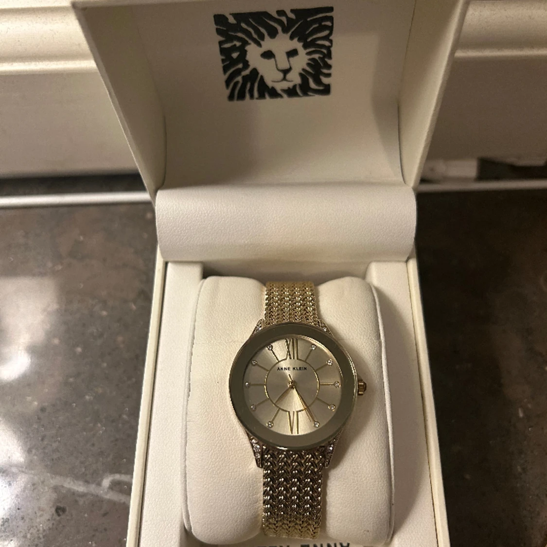 Anne Klein watched - 90
