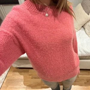 Rosa stickad tröja  - Så snygg stickadtröja från part two. Storlek M men passar mig som har S