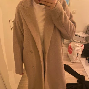 Carin Wester kappa - Beige kappa från Carin Wester 