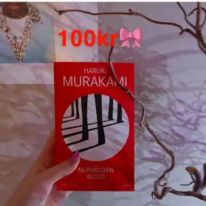 Super bra och trendig bok av Murakami ! Helt ny och inga skador 🤩 Boken är skriven på Svenska !