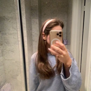 rosa sött diadem💕💕🫰🏼 - jötte gulligt rosa diadem som jag aldrig använt😄🩷🩷