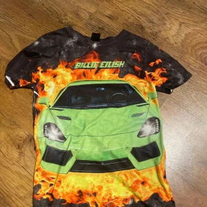 Billie Eilish T shirt RARE - Unik Billie eilish t shirt, nypris 400kr, oanvänd 35+ BILLIE EILISH SAKER KOLLA MITT KONTO
