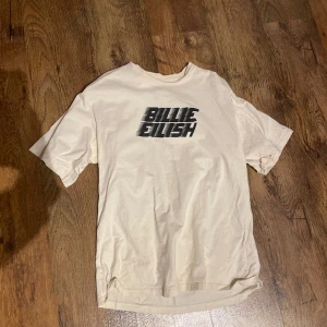 Billie Eilish t shirt  - Oversized, nypris 149kr, oanvänd 35+ BILLIE EILISH PRODUKTER KOLLA MITT KONTO