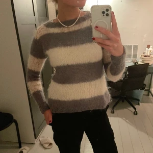 Stickad tröja  - Säljer denna jätte snygga golden goose liknande stickade tröja, aldrig använd 