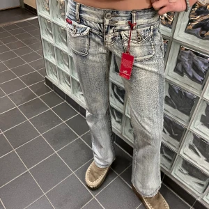 Coolaste jeansen! - Såå coola unika jeans med den perfekta tvätten😍😍 Helt oanvända från U.S Polo Assn. Den enda storlek som står är 5/6 men skulle säga att de motsvarar S☺️ Hör av er för frågor eller fler bilder 🌟💞