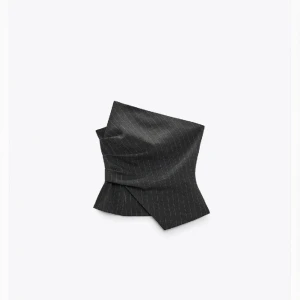 Mörkgrå korsett  - Säljer denna skit snygga mörkgrå korsett från zara💗 använd en gång 