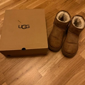 Ugg - Säljer mina UGG’s som jag köpte förra vintern. Använda såklart men är ändå i bra skick. 