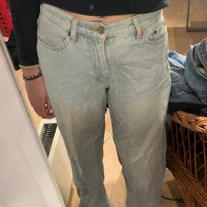 Vida låggmidjade fina jeans, i strl 27🤍 Nypris 700kr