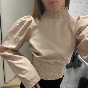 Topp GINA TRICOT - Använd 1 gång