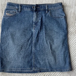 Diesel jeanskjol  - Använd fåtal gånger, bra skick