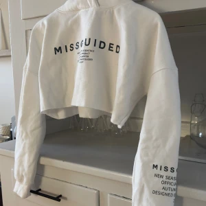 Croppad hoodie  - Sparsamt använd