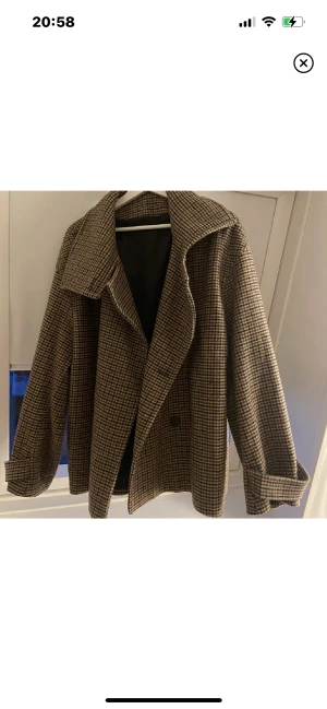 Kappa - INTRESSSEKOLL❣️❣️ på denna ursnygga kappa från arket som inte längre säljs❤️