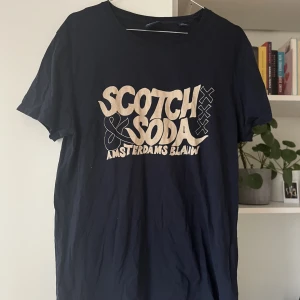 Scotch and soda tisha - Superfin tröja köpt second hand som söker nytt hem!💙🫶