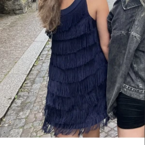 Frans klänning  - Säljare denna klänning, perfekt till tema fest!! Skriv gärna vid intresse 