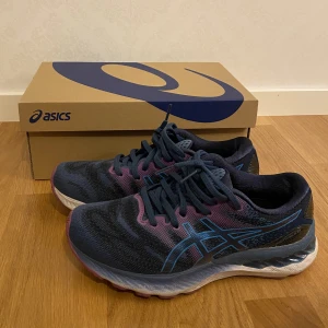 Asics - Asics Gel-Nimbus 23 i storlek 38, passar mer som 37 :) Bra skick. Hör av dig vid fler frågor!💕
