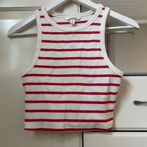 Topp - Röd/vit randig topp från hm i strl s🤍❤️ 