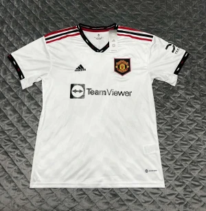 Manchester United 2022-2023 - Riktigt fet United tröja som är helt oanvänd, lappen är kvar. Bara att skriva om ni har frågor