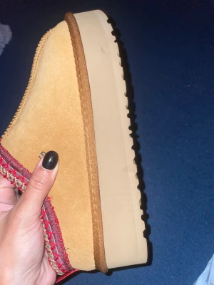 Tofflor  - Inomhus tofflor väldigt lika UGG’s tazz, helt nya. Köparen står för frakten ⭐️