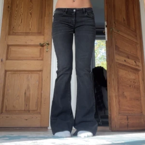 Lågmidjade jeans  -  jeans från only (tall) som är sydda lågmidjade! säljer då dom är lite för stora för mig, långa på mig som är rätt lång. Men dom sitter bra i övrigt! Helt nya 